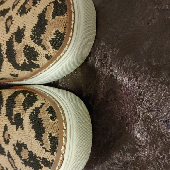 Vince Camuto Keamalla Leopard-Print Knit Slip-On Sneakers - Picture 3 of 8